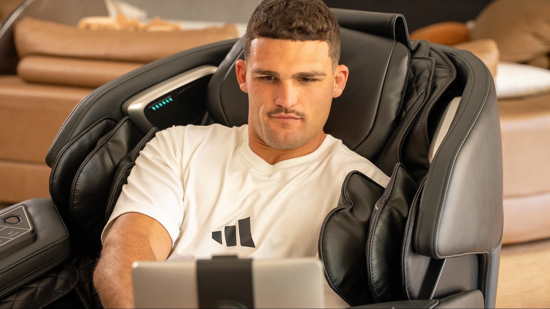 Zeus Athletica Massage Chair